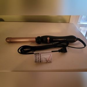 Beachwaver B1 midnight rose. Never used curling iron